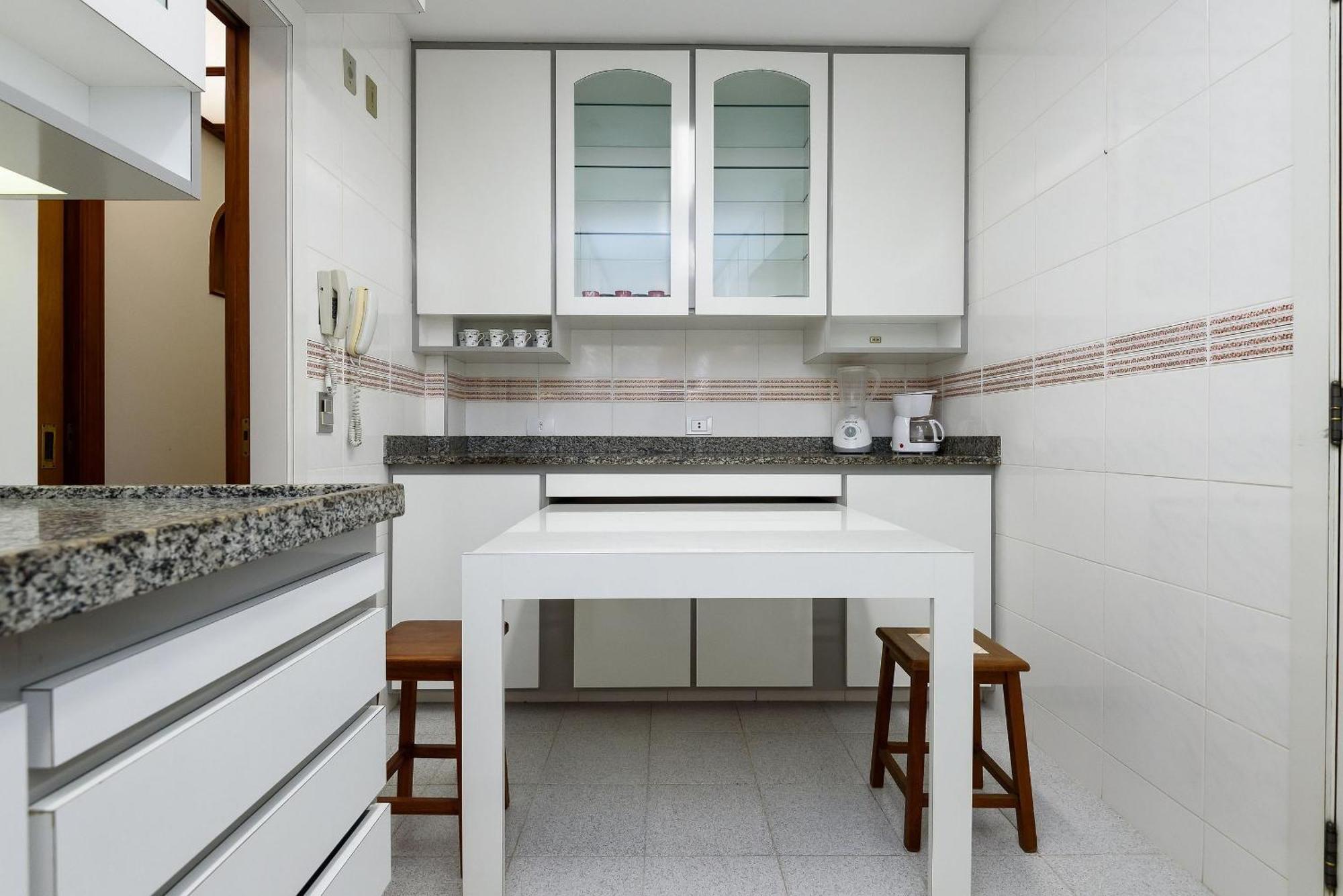 Appartement Omar do Rio - GSM 300/701: Grande apto p/ até 7 pessoas, Internet 250mbps, Garagem + Smart TV, Workstation, a 06 minutos andando da Praia do Leblon e do Metrô à Rio de Janeiro Extérieur photo