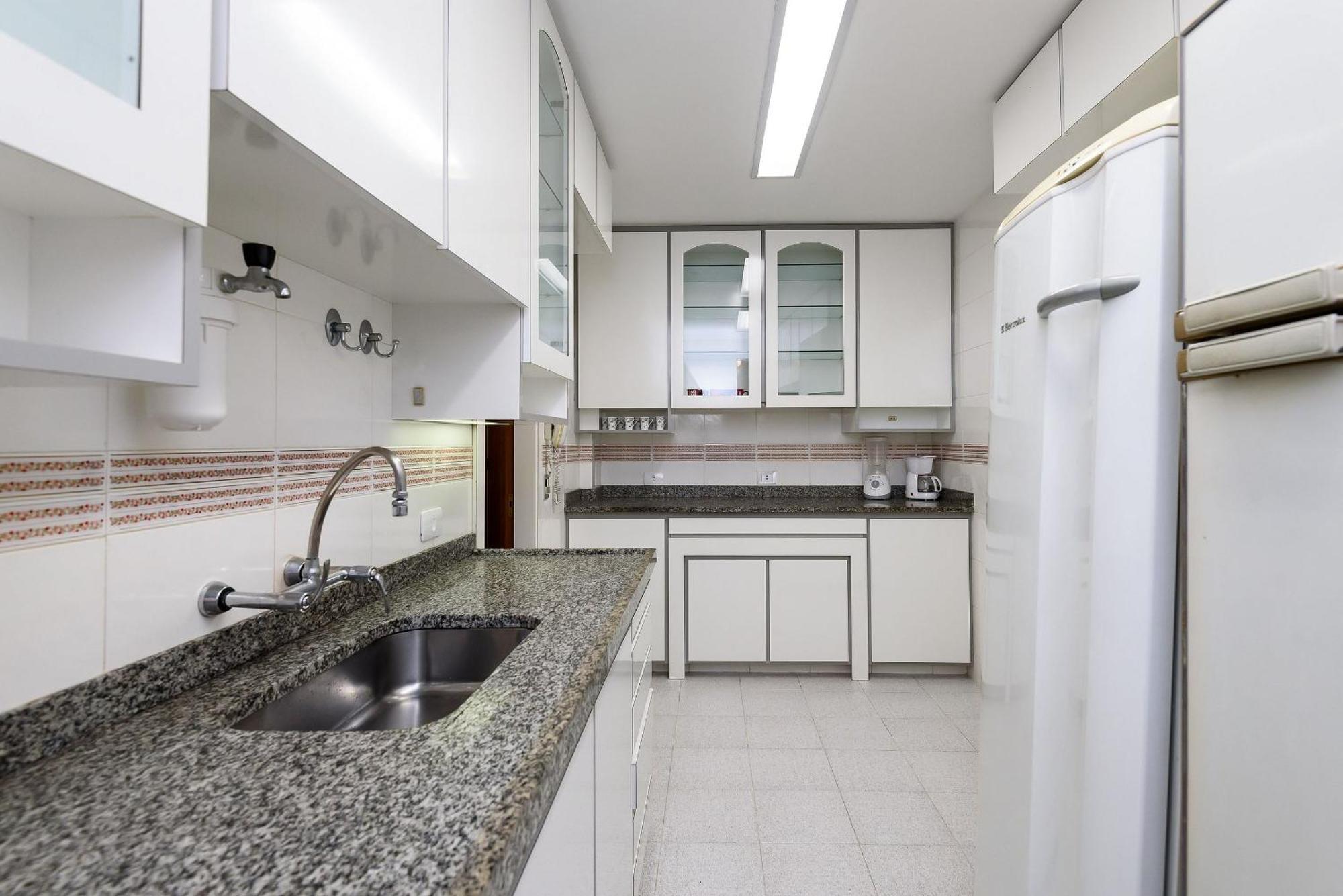 Appartement Omar do Rio - GSM 300/701: Grande apto p/ até 7 pessoas, Internet 250mbps, Garagem + Smart TV, Workstation, a 06 minutos andando da Praia do Leblon e do Metrô à Rio de Janeiro Extérieur photo